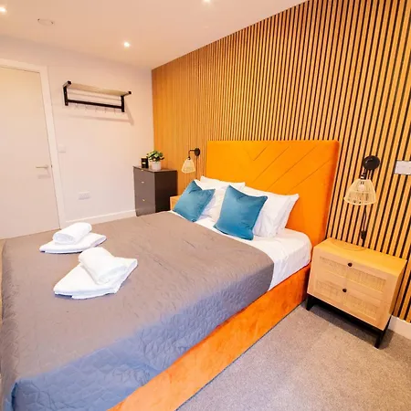 Stunning 3 Bedroom Manchester Apartment-3